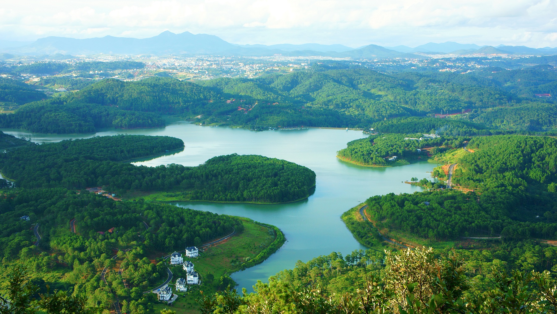 Hồ Tuyền Lâm